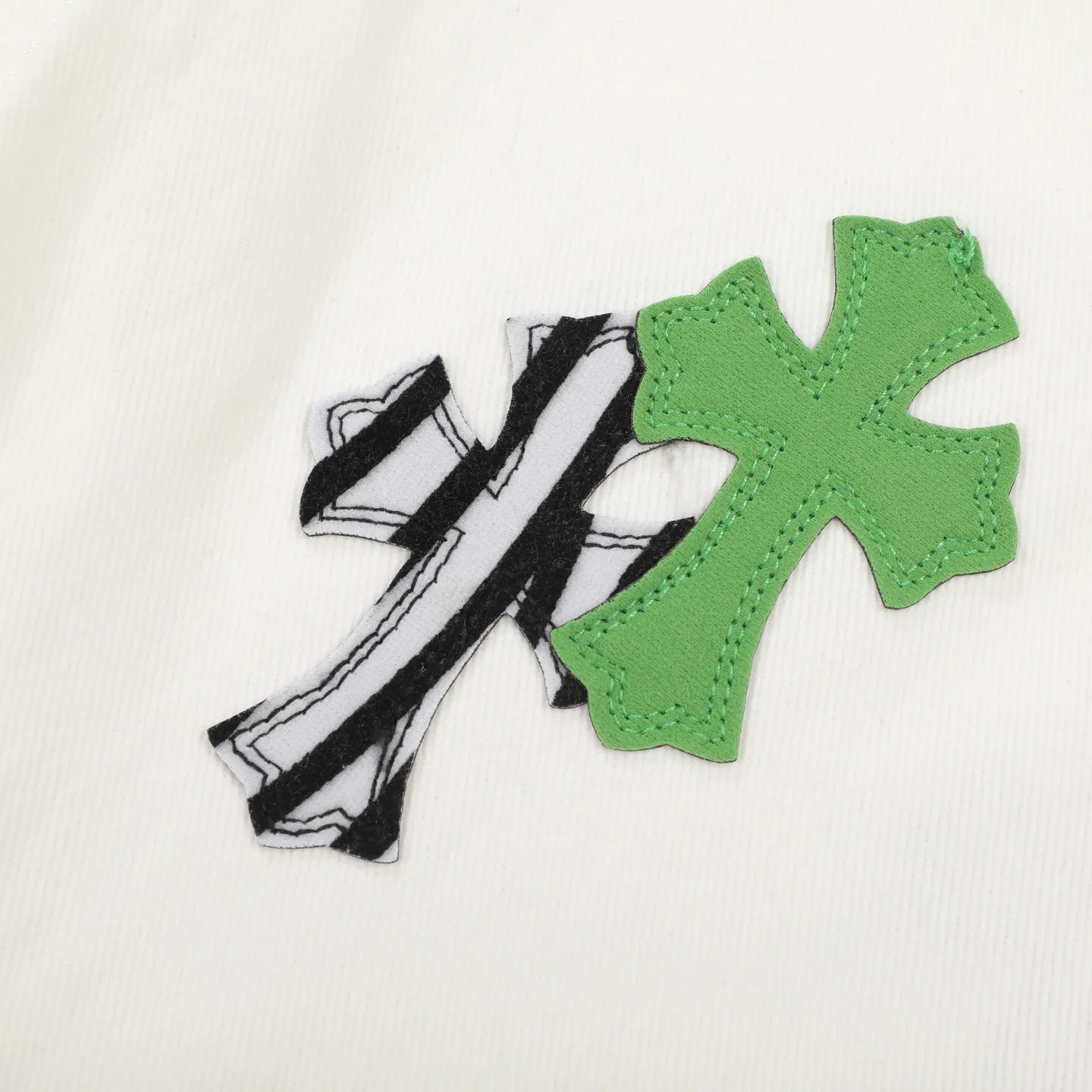 P230 💰 (Top version) Chrome Hearts/Chrome Hearts Classic white and green series colored leather cross washed color cloth unisex denim trousers Vibe style straight stacked god-level version Carbon fine bias denim color cloth Old vintage complete set of hardware - Chrome Hearts white cow series The high version uses high-ounce customized fabrics, fermentation washing and soft color fixation, soft and thick to wear. The details are all produced by hand-polished craftsmanship. All-over printed jacquard fabric Unique design style. Through multiple processes to create a full retro feel. Unique niche non-contrast shirt. Customized distressed spray-painted buttons. Craftsmanship in every detail. Color: white and green. Size: 28-30-32-34 (corresponding to S-M-L-XL)